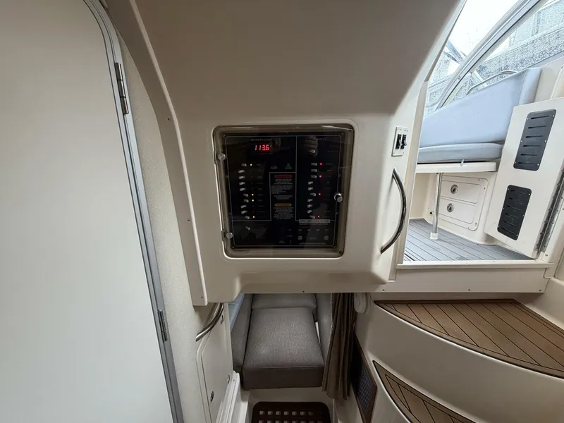 Slide: The Image of Grady-White 33 2004 - 5923977