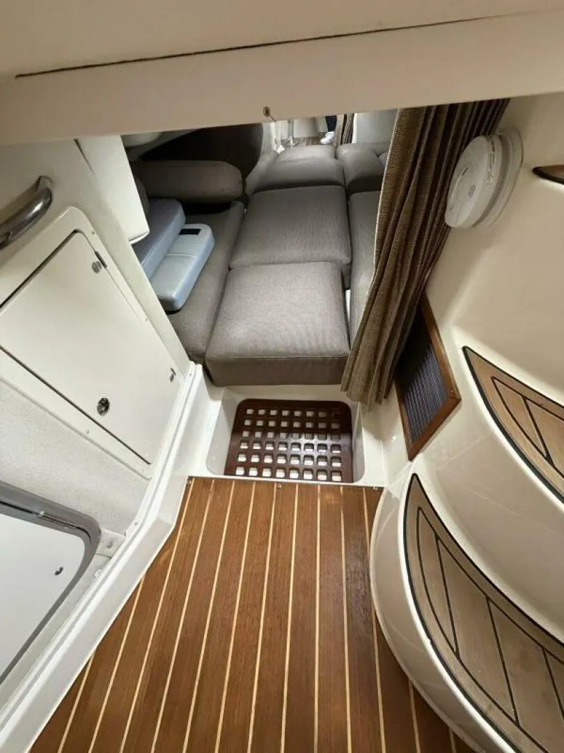 Slide: The Image of Grady-White 33 2004 - 5923978