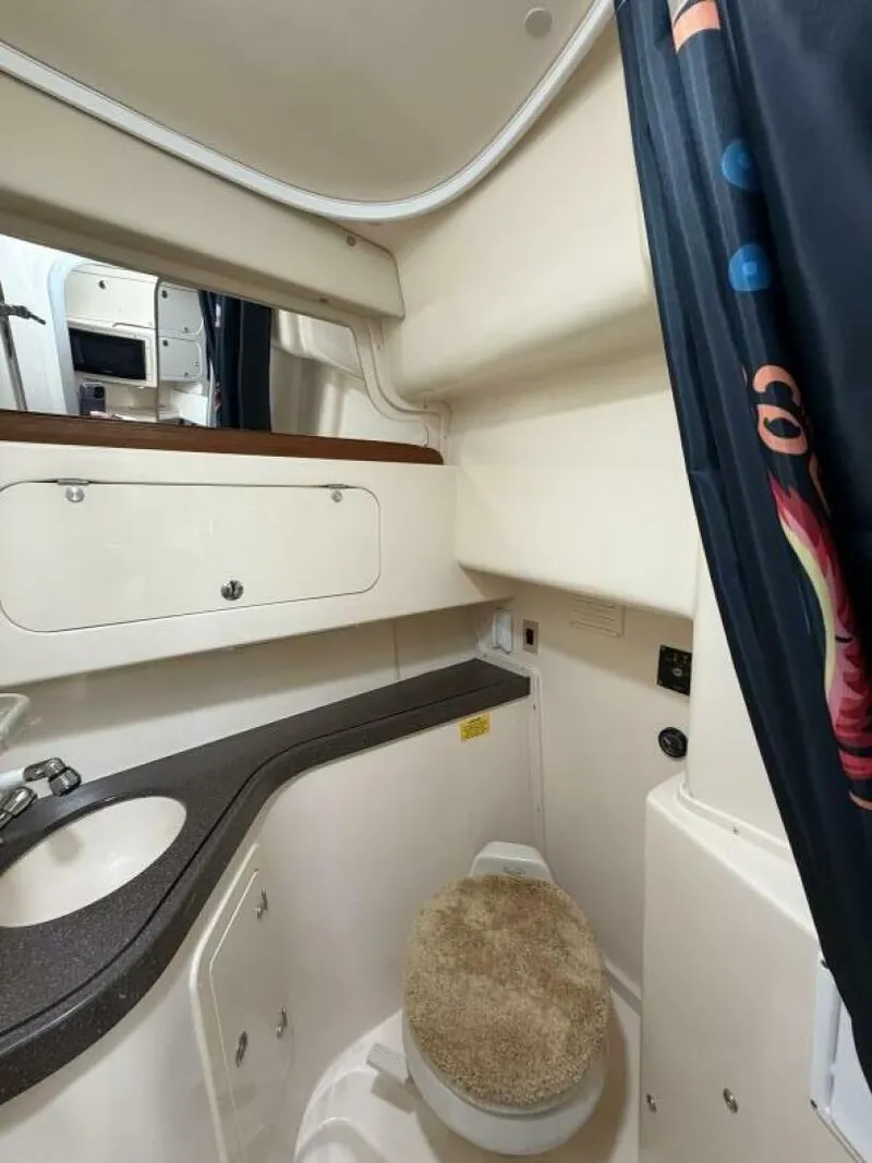 Slide: The Image of Grady-White 33 2004 - 5923980