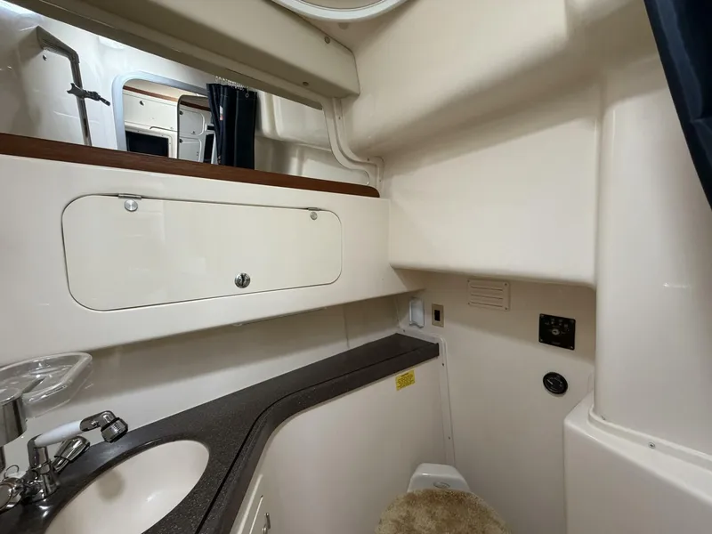 Slide: The Image of Grady-White 33 2004 - 5923982