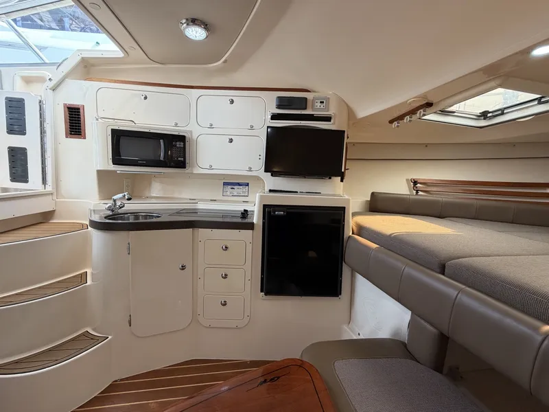 Slide: The Image of Grady-White Express 300 2004 - 8067315