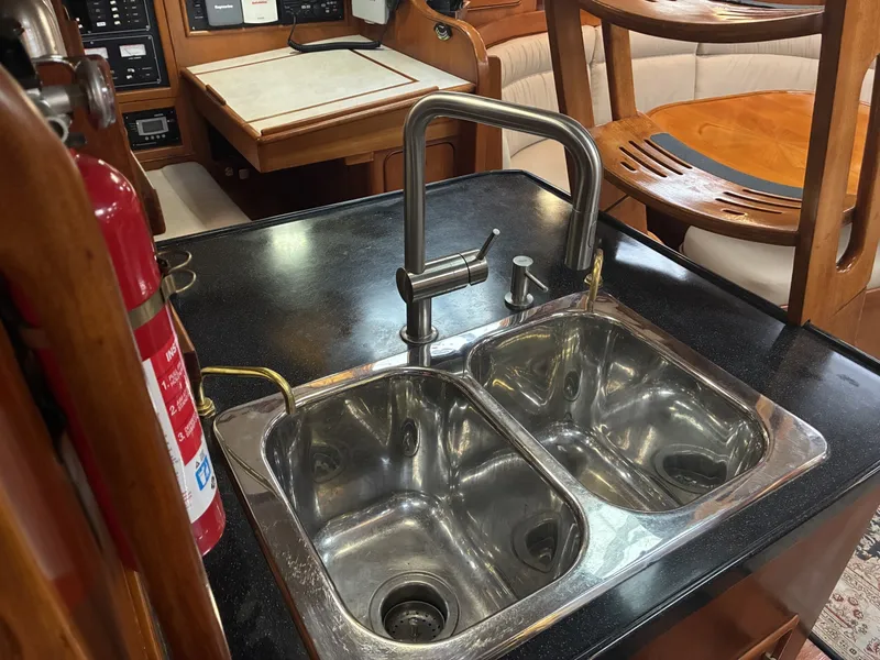Slide: The Image of 1996 Hylas 46 - Galley - 6025575