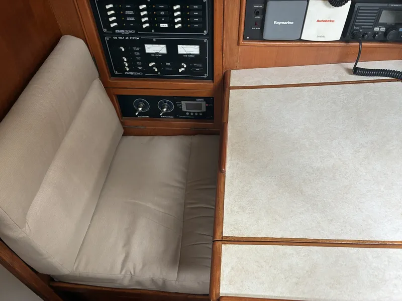 Slide: The Image of 1996 Hylas 46 - Nav Station Nav station seat - 6000135