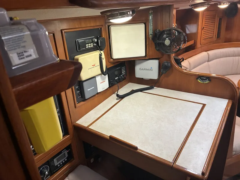 Slide: The Image of 1996 Hylas 46 - Nav Station - 6025543