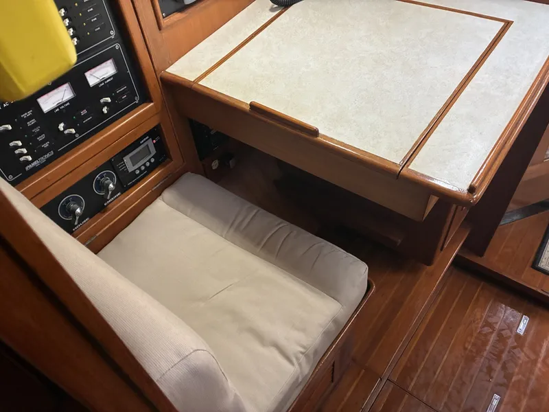 Slide: The Image of 1996 Hylas 46 - Nav Station - 6025544