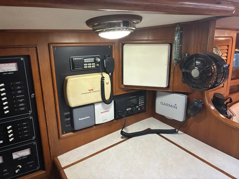 Slide: The Image of 1996 Hylas 46 - Nav Station - 6025548