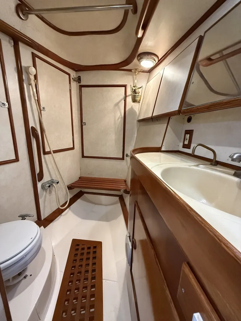 Slide: The Image of 1996 Hylas 46 - Guest Head - 6025589