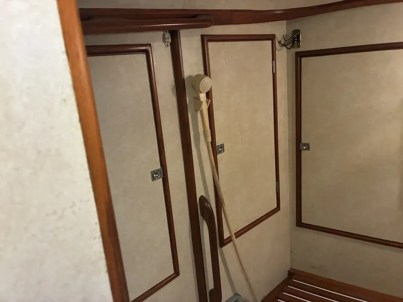 Slide: The Image of 1996 Hylas 46 - Guest Head - 6025557