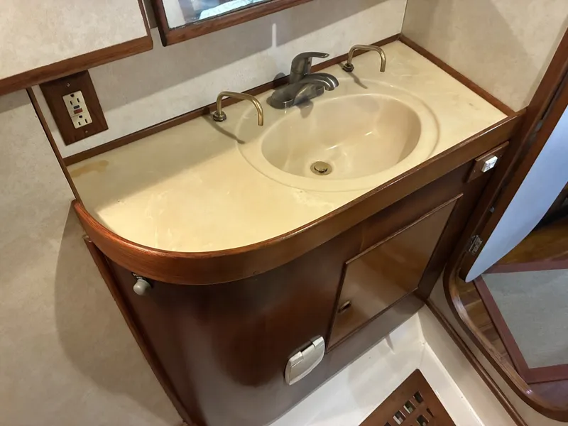 Slide: The Image of 1996 Hylas 46 - Guest Head - 6025561