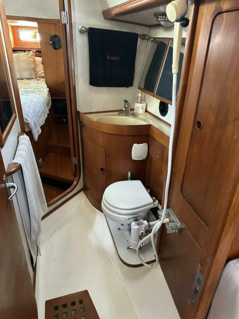 Slide: The Image of Hylas 46 Master Head - 5928685