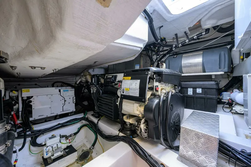 Slide: The Image of Azimut Atlantis 45 2020 - 7679115
