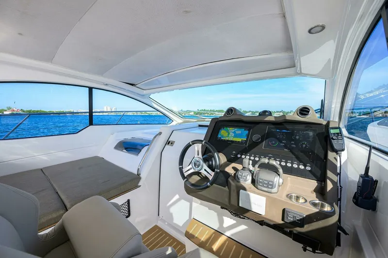 Slide: The Image of Azimut Atlantis 45 2020 - 7679095