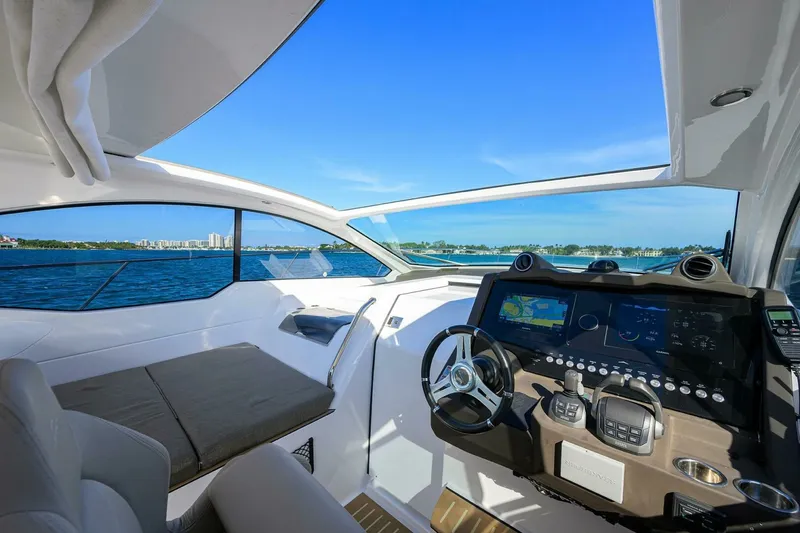 Slide: The Image of Azimut Atlantis 45 2020 - 7679092