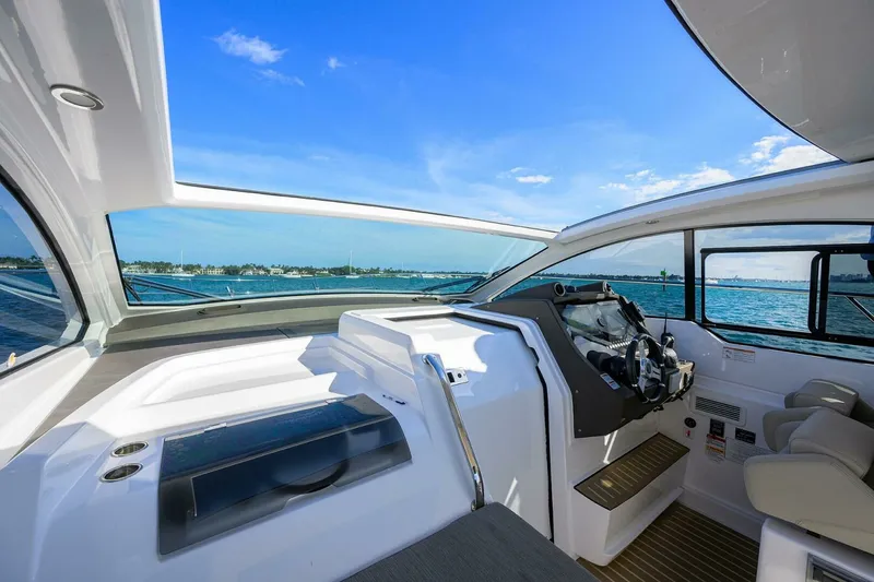 Slide: The Image of Azimut Atlantis 45 2020 - 7679093