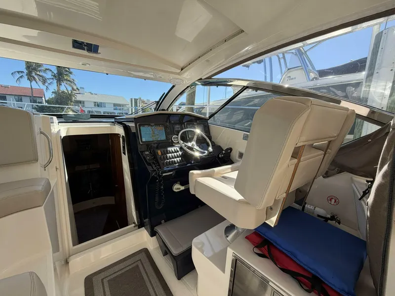 Slide: The Image of 2014 Pursuit F350 - Helm - 5925574