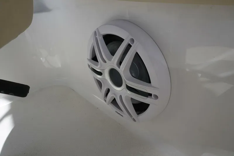 Slide: The Image of Hurricane SunDeck 2400 OB 2018 - 5925844