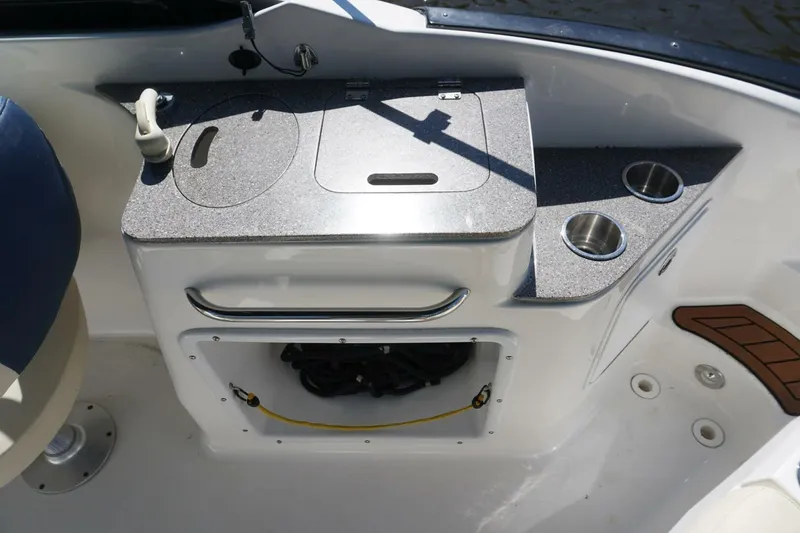 Slide: The Image of Hurricane SunDeck 2400 OB 2018 - 5925845