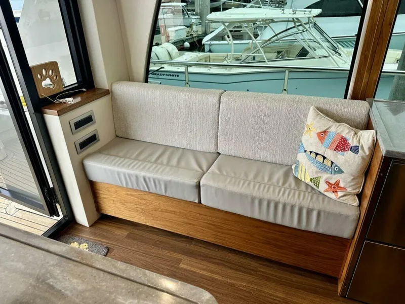 Slide: The Image of Outer Reef 62 SOUTH PAWS - Salon Galley 2023 Outer Reef Trident 620 EVO
SOUTH PAWS - 5926320
