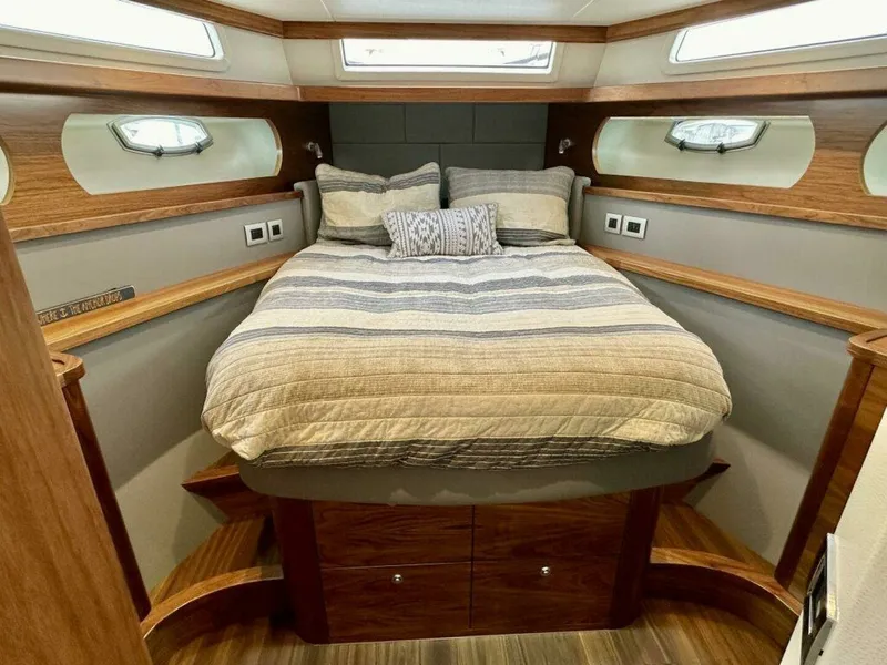 Slide: The Image of Outer Reef 62 SOUTH  PAWS - VIP Stateroom 2023 Outer Reef Trident 620 EVO
SOUTH PAWS - 7651710