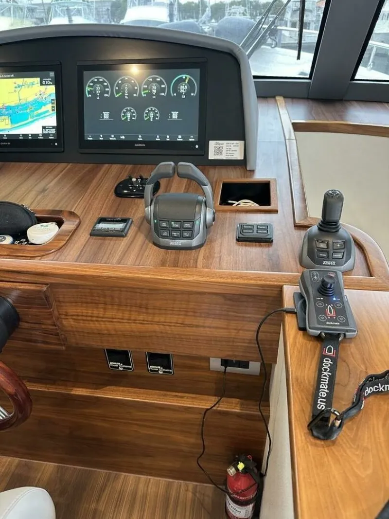 Slide: The Image of Outer Reef 62 SOUTH  PAWS - Helm 2023 Outer Reef Trident 620 EVO
SOUTH PAWS - 7651694