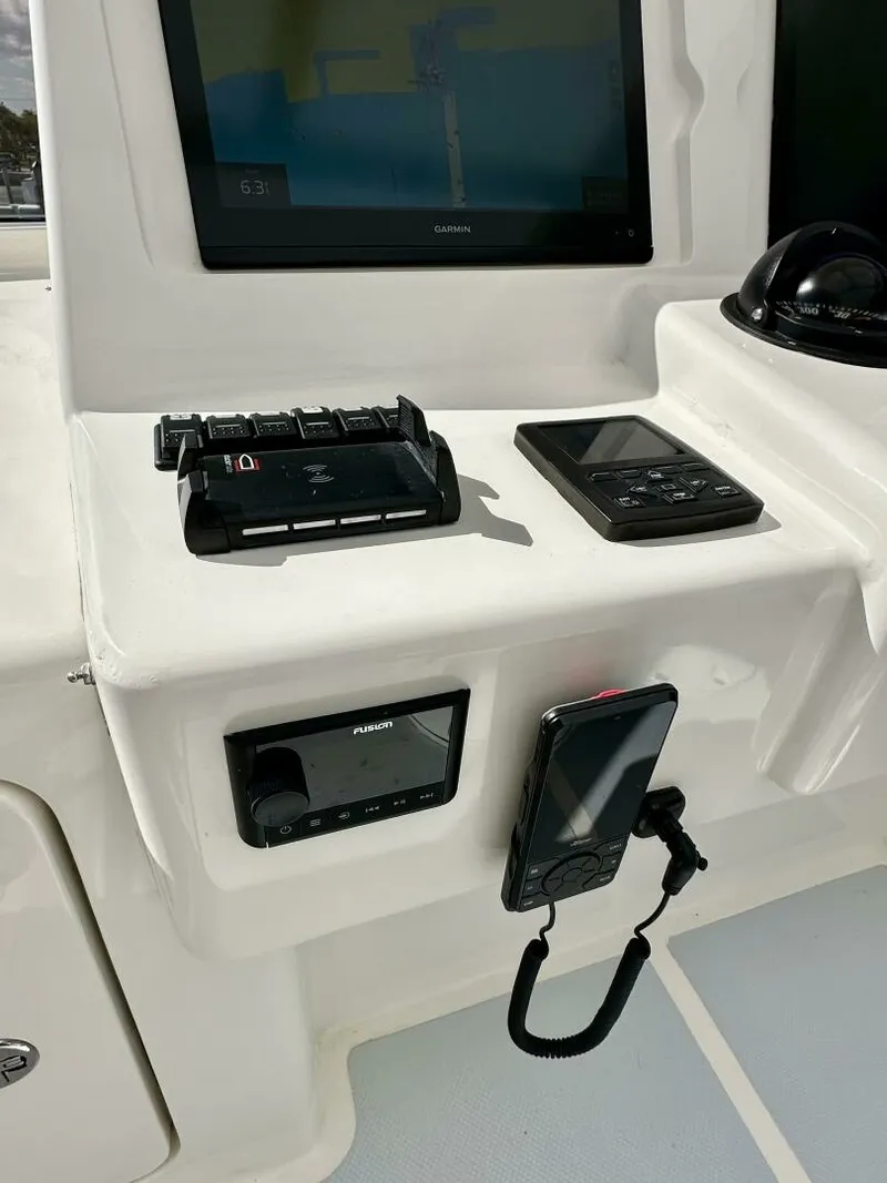 Slide: The Image of Outer Reef 62 SOUTH  PAWS - Flybridge Helm 2023 Outer Reef Trident 620 EVO
SOUTH PAWS - 7651698