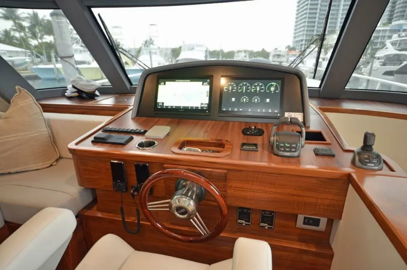 Slide: The Image of Outer Reef 62 SOUTH  PAWS - Helm 2023 Outer Reef Trident 620 EVO
SOUTH PAWS - 7651693