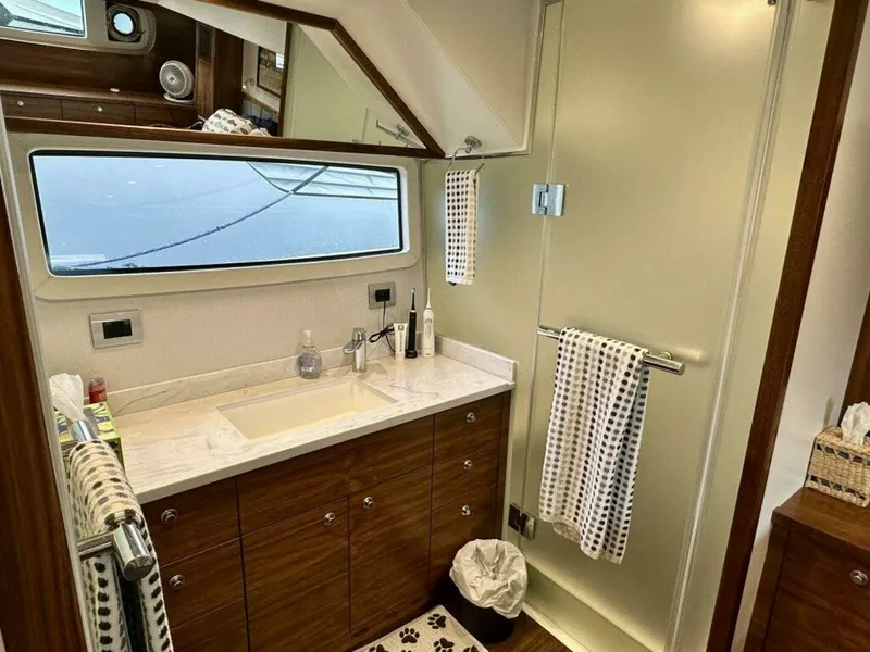 Slide: The Image of Outer Reef 62 SOUTH  PAWS - Master Stateroom Ensuite Head 2023 Outer Reef Trident 620 EVO
SOUTH PAWS - 7651722
