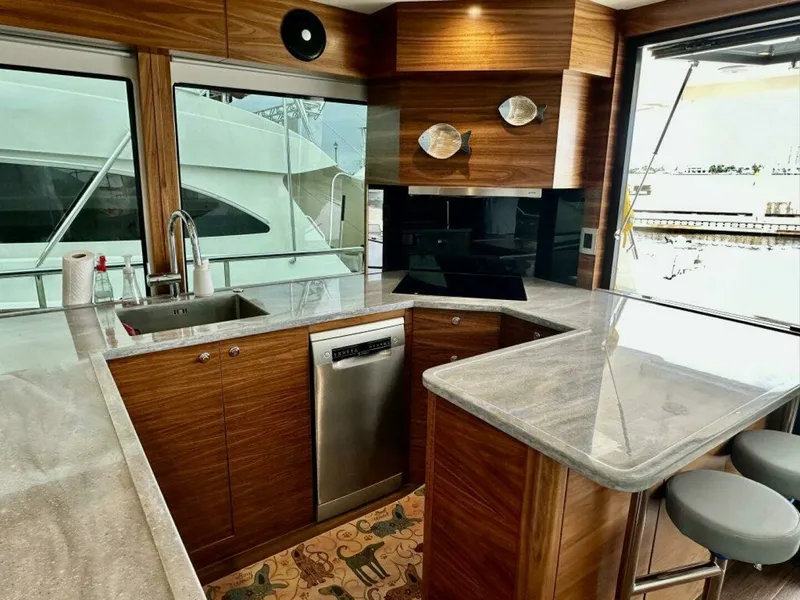 Slide: The Image of Outer Reef 62 SOUTH  PAWS - Galley 2023 Outer Reef Trident 620 EVO
SOUTH PAWS - 7651706