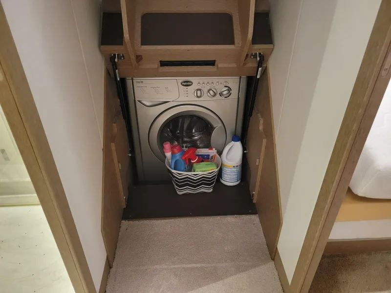 Slide: The Image of Prestige 52 2018 - 5926637