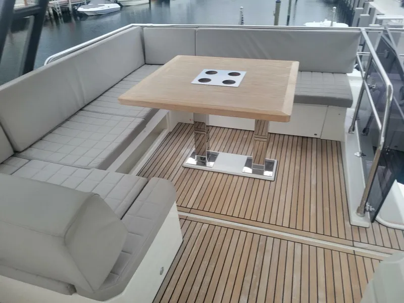 Slide: The Image of Prestige 52 2018 - 5926640