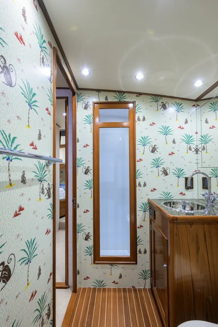 Slide: The Image of Rybovich 60 SIBONEY - Guest Stateroom Forward Ensuite Head - 7651878