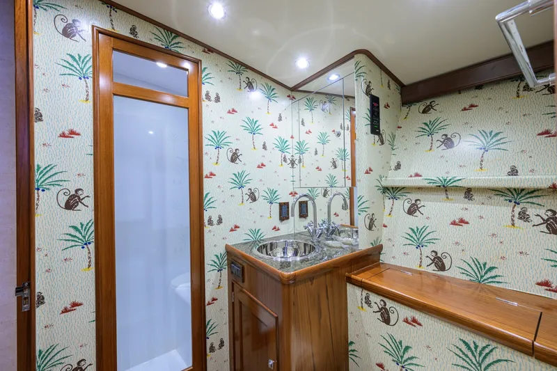 Slide: The Image of Rybovich 60 SIBONEY - Guest Stateroom Forward Ensuite Head - 6064584