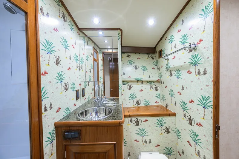 Slide: The Image of Rybovich 60 SIBONEY - Guest Stateroom Forward Ensuite Head - 7651877