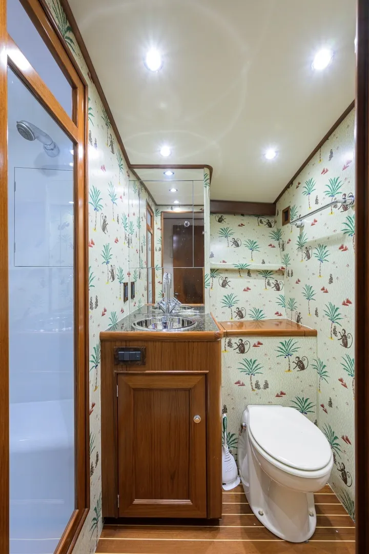Slide: The Image of Rybovich 60 SIBONEY - Guest Stateroom Forward Ensuite Head - 7651876