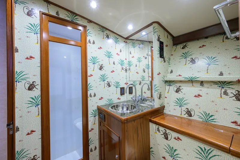 Slide: The Image of Rybovich 60 SIBONEY - Guest Stateroom Forward Ensuite Head - 7651879