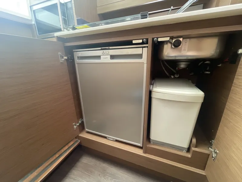 Slide: The Image of Jeanneau 10.5 2019 - 6050362