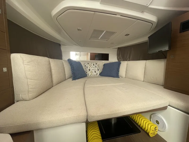 Slide: The Image of Jeanneau 10.5 2019 - 6050368