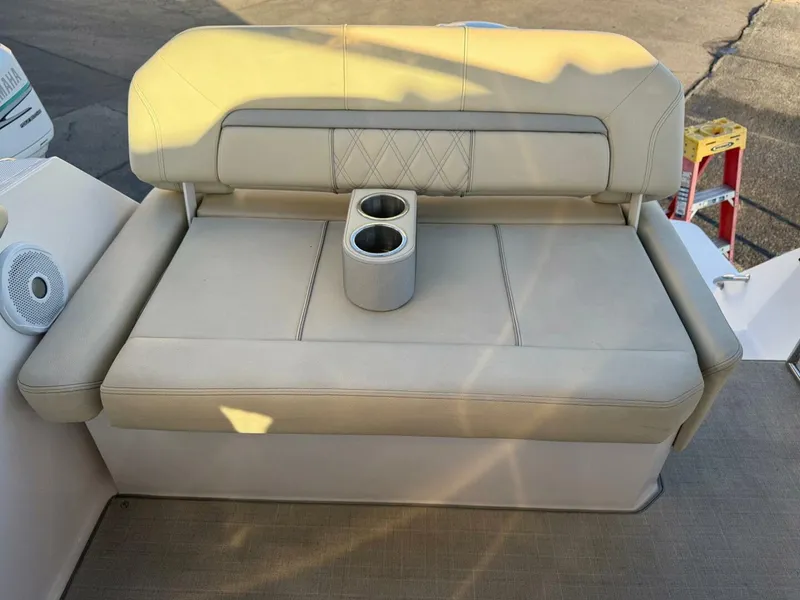 Slide: The Image of Regal 26 XO 2020 - 5927030