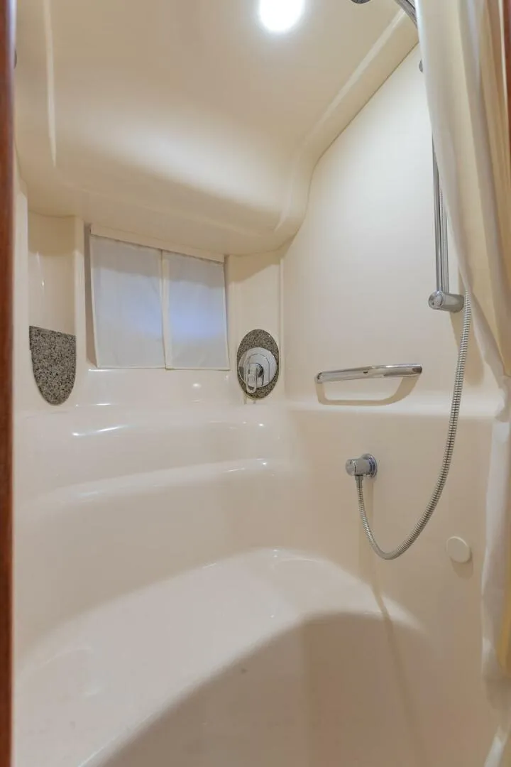 Slide: The Image of Sea Ray 44 2005 - 5928301