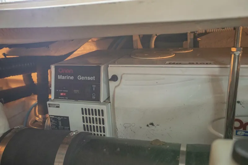 Slide: The Image of Sea Ray 44 2005 - 5928318