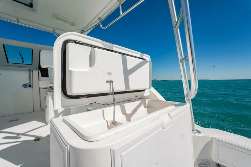 Slide: The Image of Luhrs 32 Open 2004 - 5927287