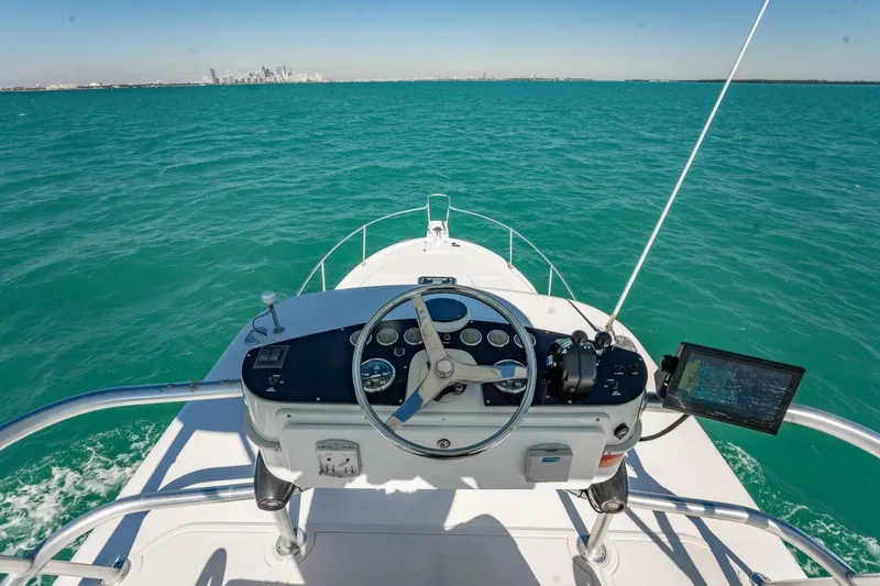 Slide: The Image of Luhrs 32 Open 2004 - 5927350