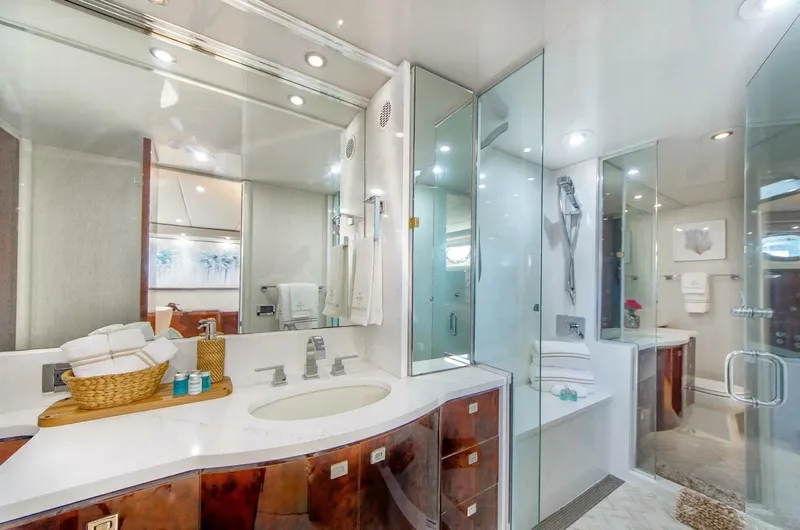 Slide: The Image of Lazzara 94 Motor Yacht 2001 - 5945289