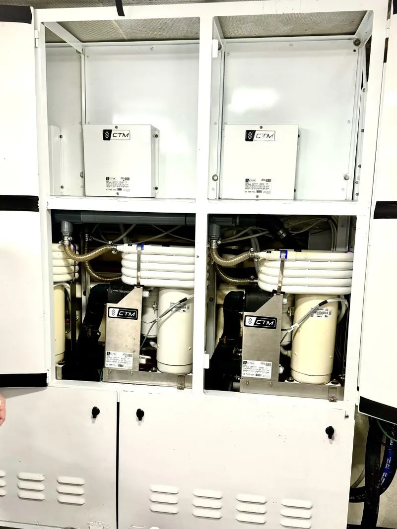 Slide: The Image of Lazzara Yachts 94 Motor Yacht 2001 - 5940523