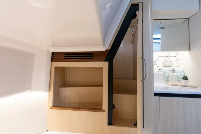 Slide: The Image of Regal 34 SAV 2026 - 5928535