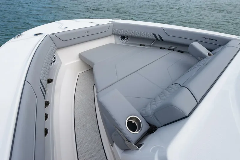 Slide: The Image of Regal 34 SAV 2026 - 5928518