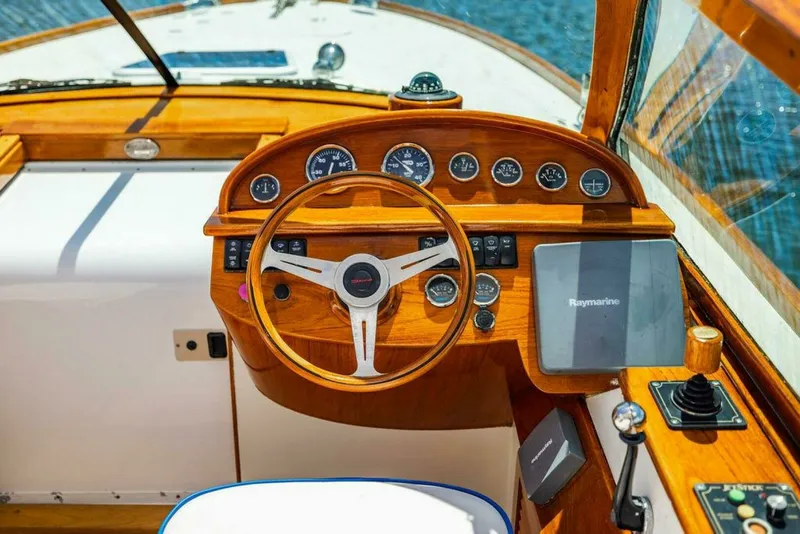 Slide: The Image of Hinckley Yachts Talaria 29 R 2004 - 7681381