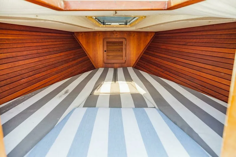 Slide: The Image of Hinckley Yachts Talaria 29 R 2004 - 7681387