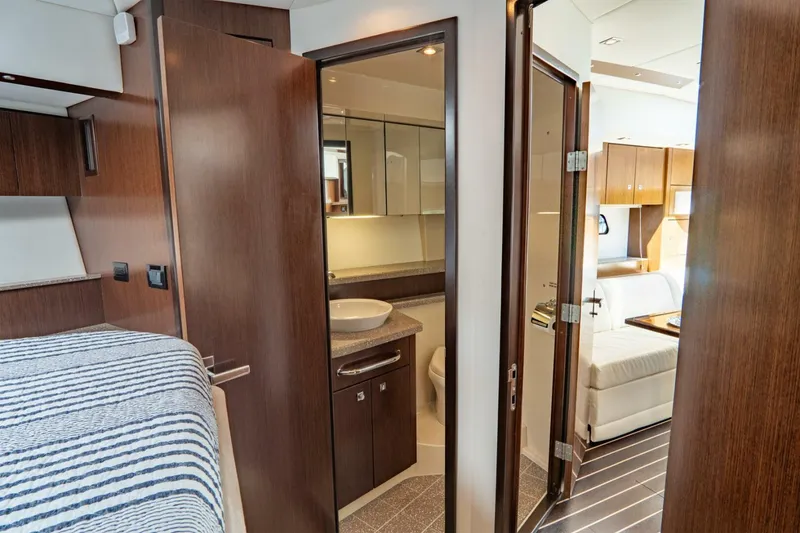 Slide: The Image of Cruiser Yachts 48   EPIC (9) - 5928739