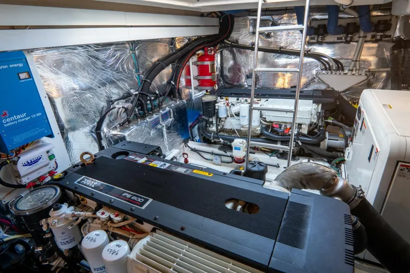 Slide: The Image of Cruiser Yachts 48   EPIC (26) - 5928747